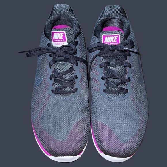 NWOB Women’s NIKE DK GRY/MTLC PLATINUM In-Season TR 6 Training Sneakers Size 9 - Picture 2 of 6